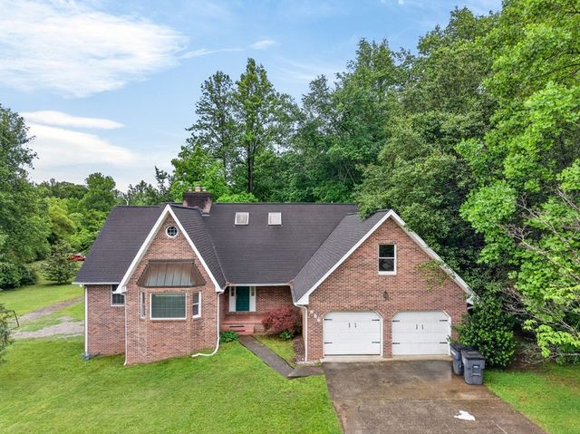 866 Pen Oak Dr, Cookeville, TN 38501