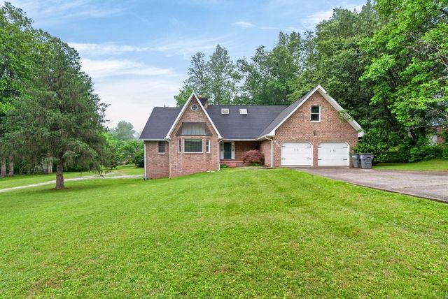 866 Pen Oak Dr, Cookeville, TN 38501