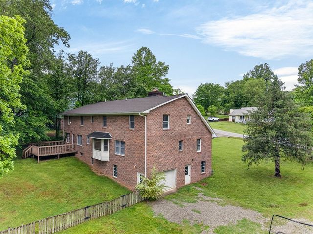 866 Pen Oak Dr, Cookeville, TN 38501