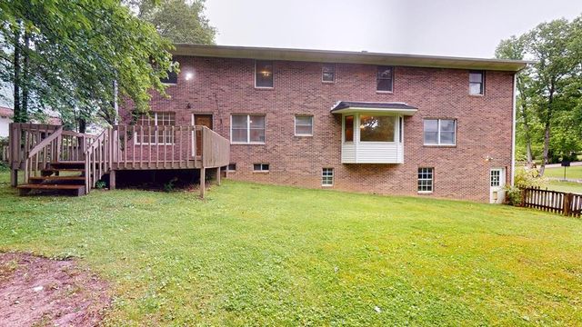 866 Pen Oak Dr, Cookeville, TN 38501