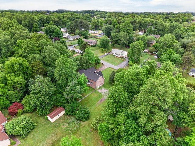 866 Pen Oak Dr, Cookeville, TN 38501