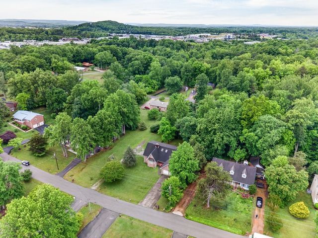 866 Pen Oak Dr, Cookeville, TN 38501