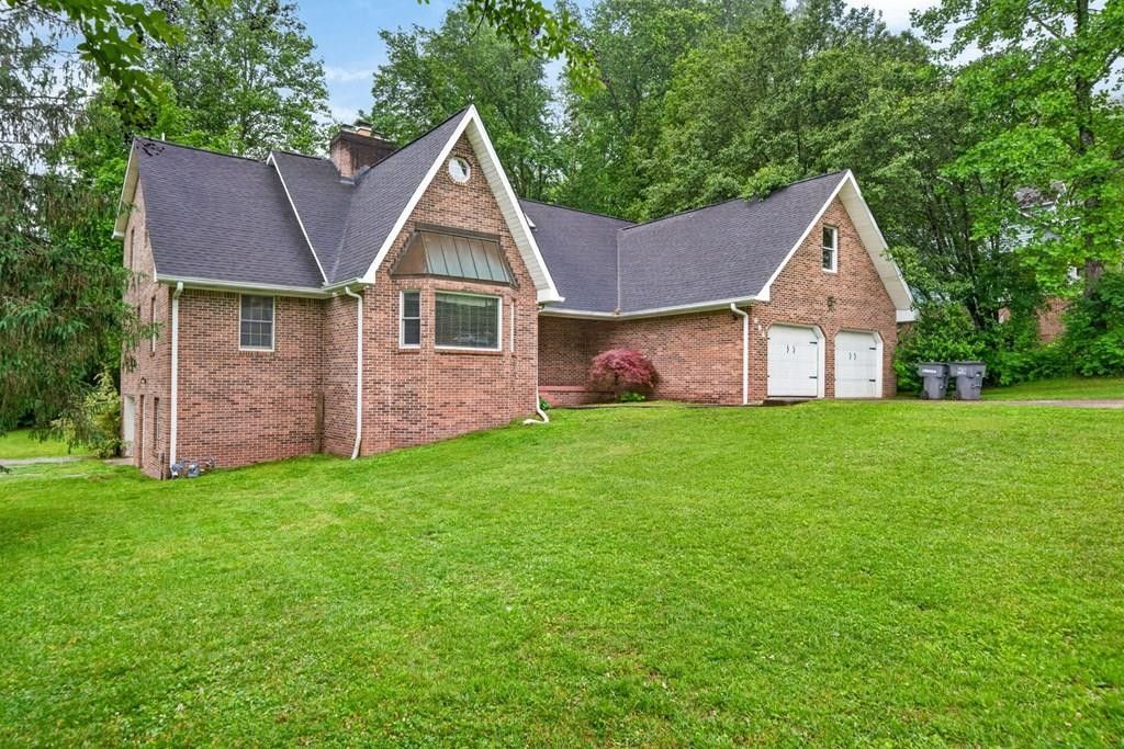 866 Pen Oak Dr, Cookeville, TN 38501