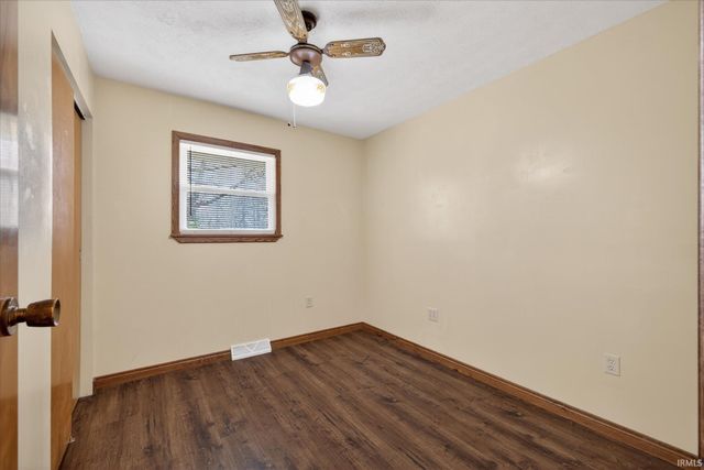 633 S Washington Street, Bloomfield, IN 47424