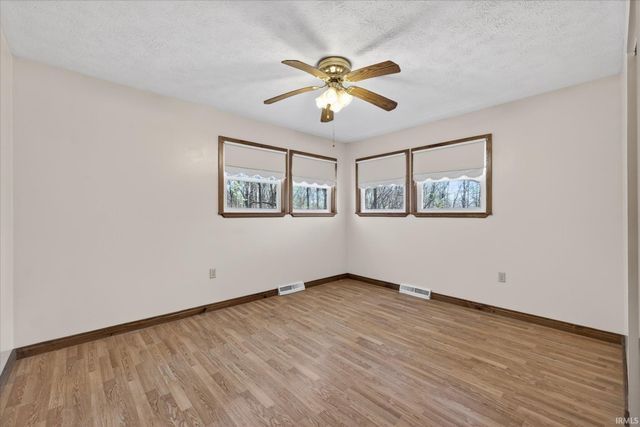 633 S Washington Street, Bloomfield, IN 47424