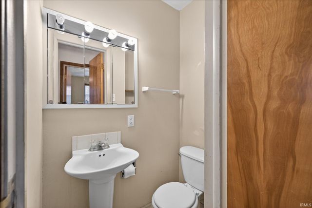 633 S Washington Street, Bloomfield, IN 47424