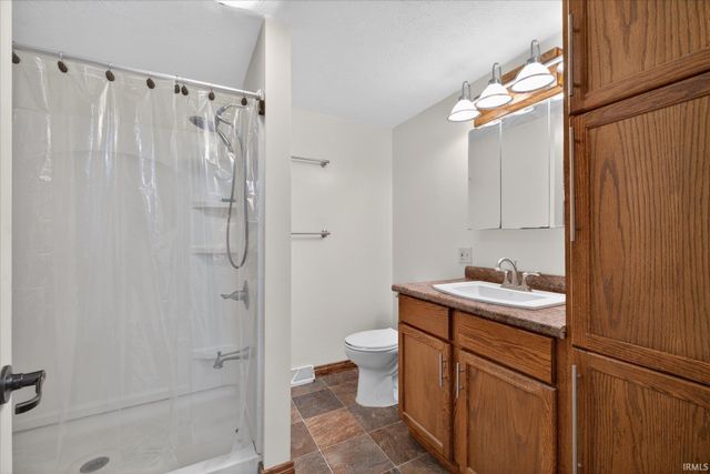 633 S Washington Street, Bloomfield, IN 47424