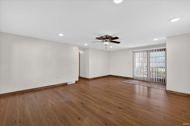 633 S Washington Street, Bloomfield, IN 47424