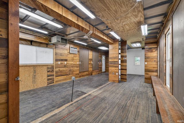 633 S Washington Street, Bloomfield, IN 47424