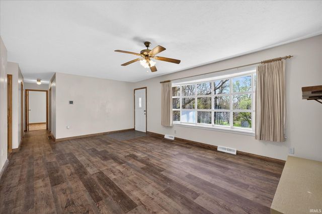 633 S Washington Street, Bloomfield, IN 47424