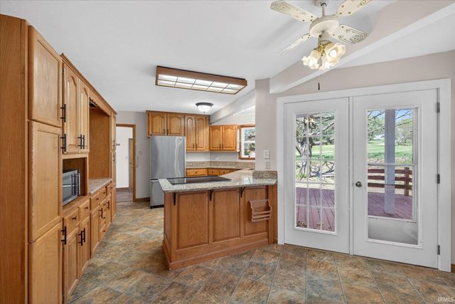 633 S Washington Street, Bloomfield, IN 47424