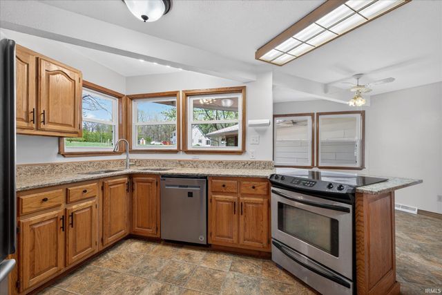 633 S Washington Street, Bloomfield, IN 47424