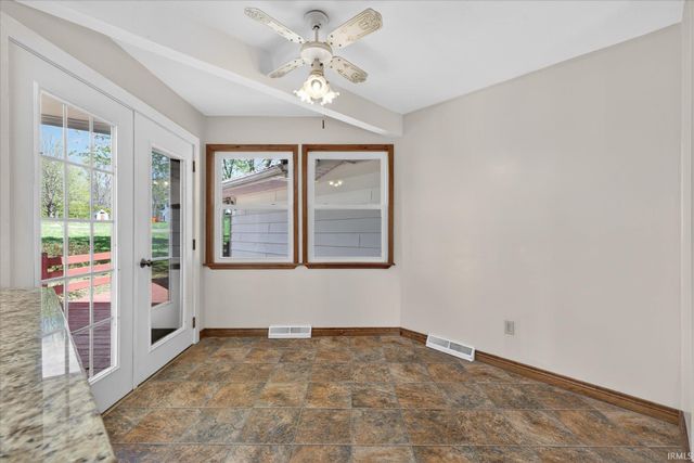 633 S Washington Street, Bloomfield, IN 47424