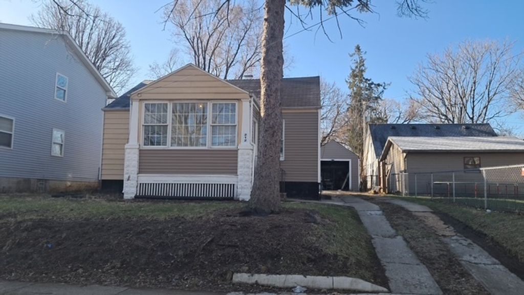 212 W Division Street, Bloomington, IL 61701