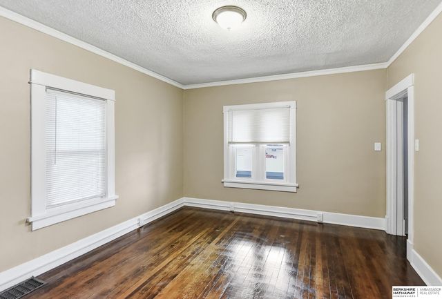 611 N 45th Street, Omaha, NE 68132