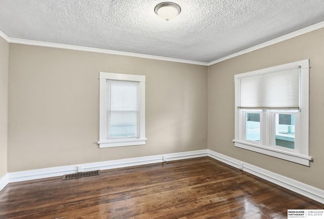 611 N 45th Street, Omaha, NE 68132