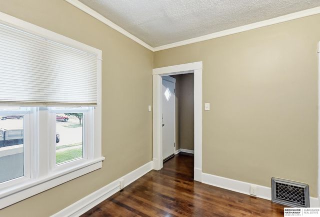 611 N 45th Street, Omaha, NE 68132