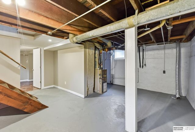 611 N 45th Street, Omaha, NE 68132