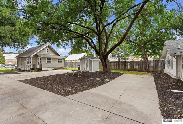 611 N 45th Street, Omaha, NE 68132