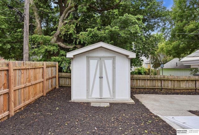 611 N 45th Street, Omaha, NE 68132