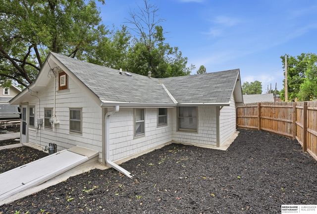 611 N 45th Street, Omaha, NE 68132