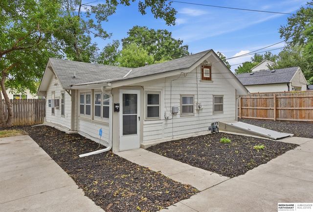 611 N 45th Street, Omaha, NE 68132