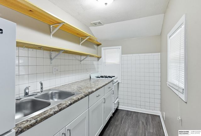 611 N 45th Street, Omaha, NE 68132