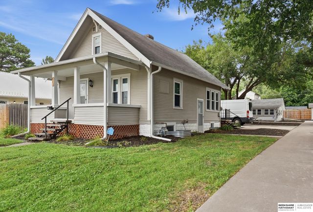611 N 45th Street, Omaha, NE 68132