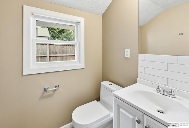 611 N 45th Street, Omaha, NE 68132