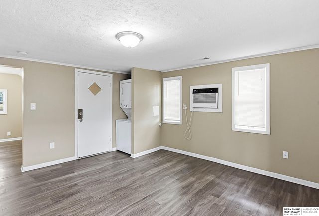 611 N 45th Street, Omaha, NE 68132