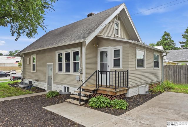 611 N 45th Street, Omaha, NE 68132