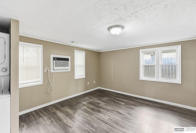 611 N 45th Street, Omaha, NE 68132
