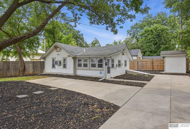 611 N 45th Street, Omaha, NE 68132