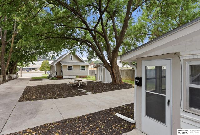611 N 45th Street, Omaha, NE 68132