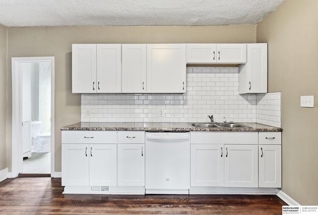 611 N 45th Street, Omaha, NE 68132