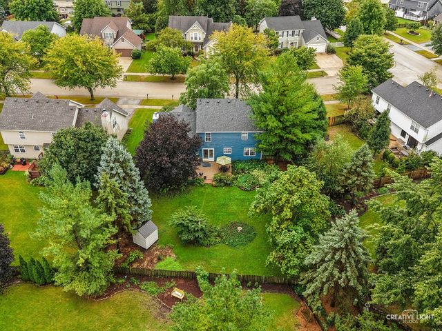 203 Parkside Lane, Oswego, IL 60543