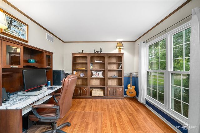 203 Parkside Lane, Oswego, IL 60543