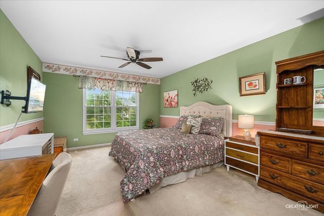 203 Parkside Lane, Oswego, IL 60543