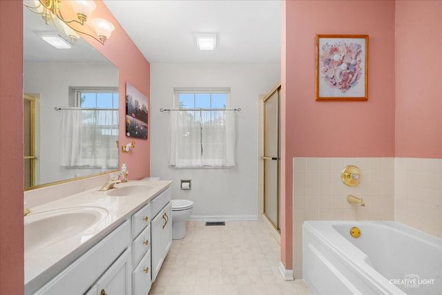 203 Parkside Lane, Oswego, IL 60543