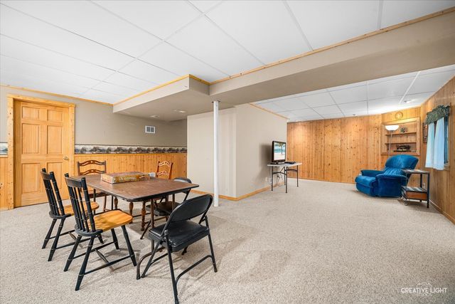 203 Parkside Lane, Oswego, IL 60543