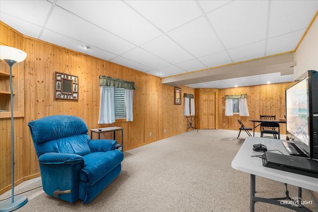 203 Parkside Lane, Oswego, IL 60543