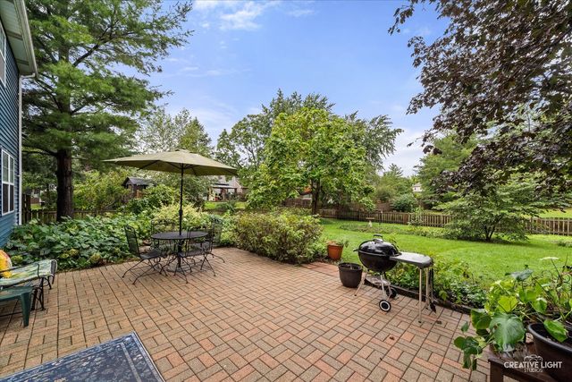 203 Parkside Lane, Oswego, IL 60543