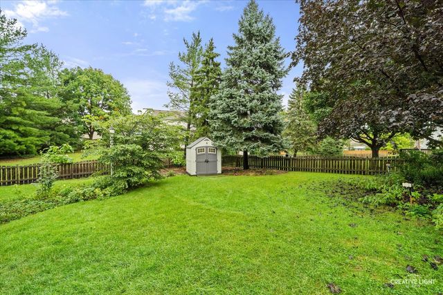 203 Parkside Lane, Oswego, IL 60543