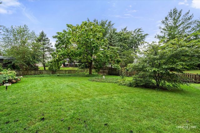 203 Parkside Lane, Oswego, IL 60543