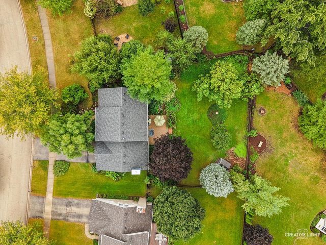 203 Parkside Lane, Oswego, IL 60543