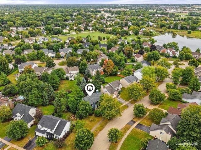 203 Parkside Lane, Oswego, IL 60543
