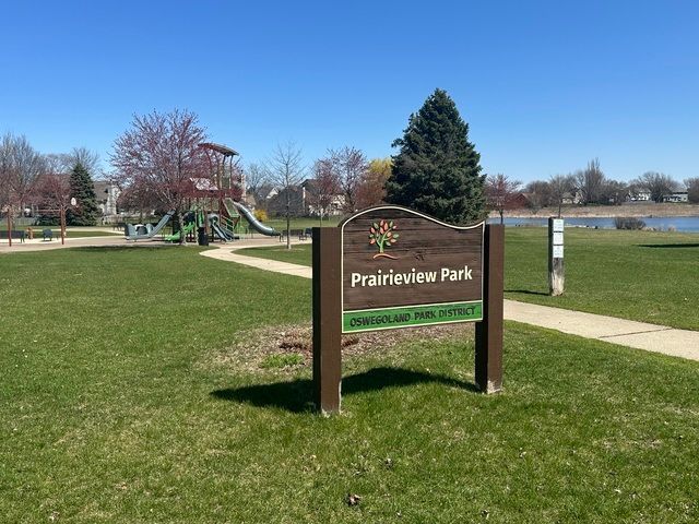 203 Parkside Lane, Oswego, IL 60543