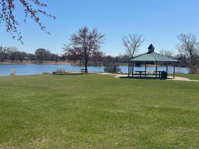 203 Parkside Lane, Oswego, IL 60543
