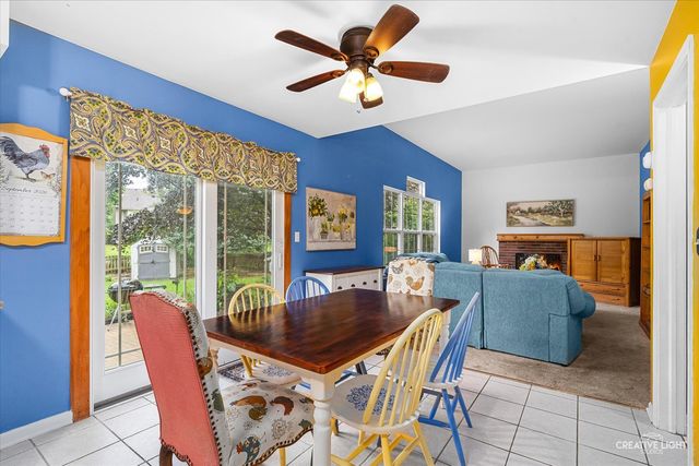 203 Parkside Lane, Oswego, IL 60543