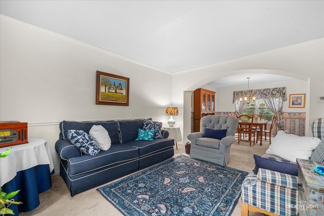 203 Parkside Lane, Oswego, IL 60543